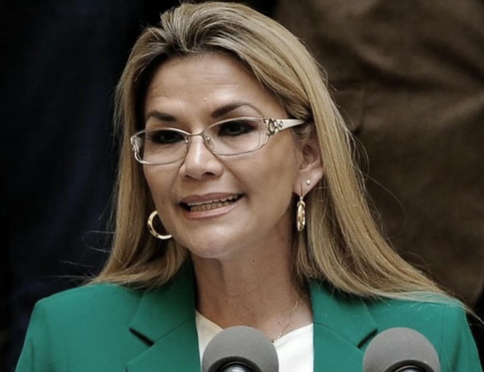 Bolivia’s Interim President Abandons Campaign