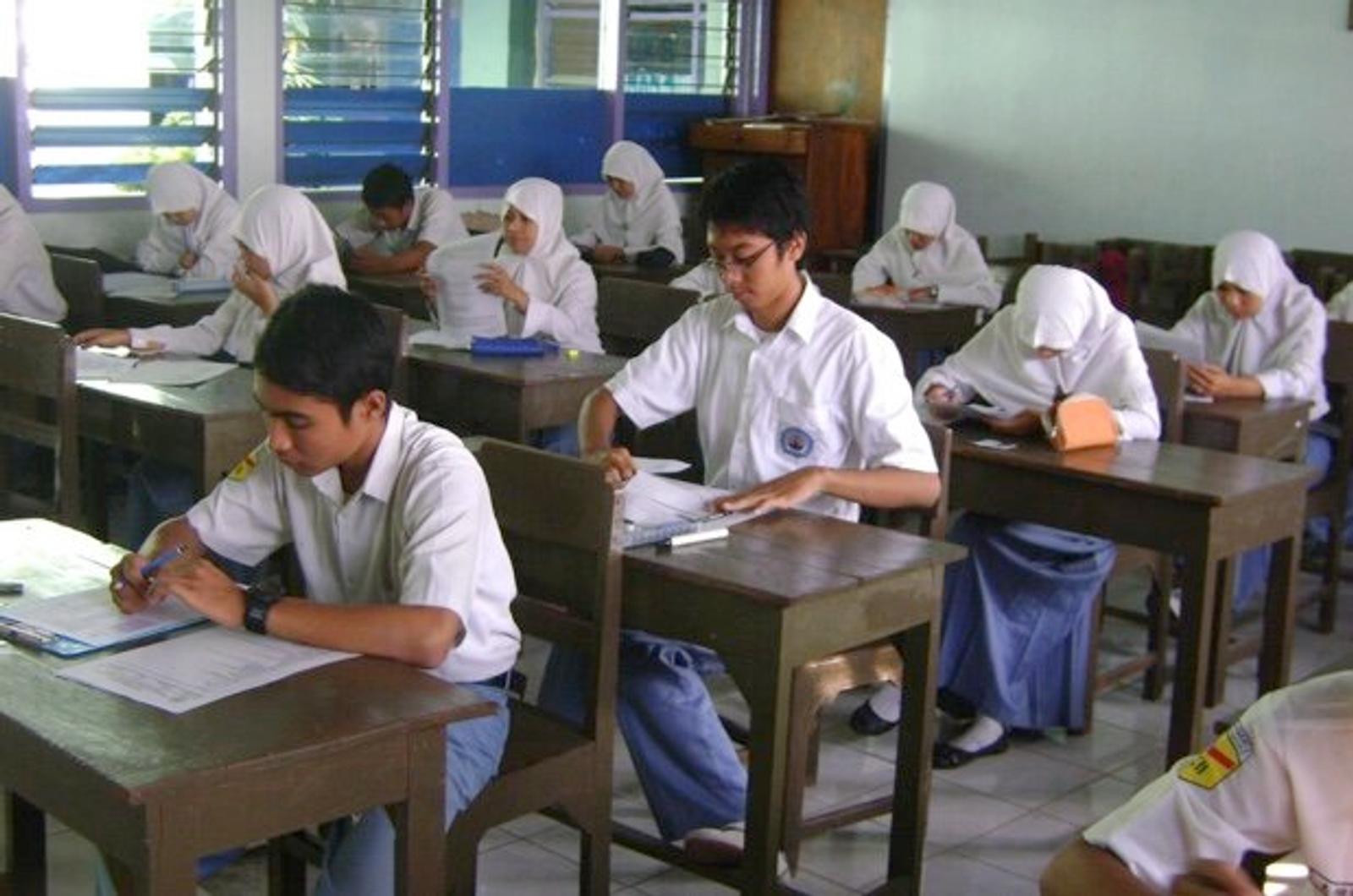 Indonesian Government Decrees that Schools Can’t Force Students to Wear Religious Attire