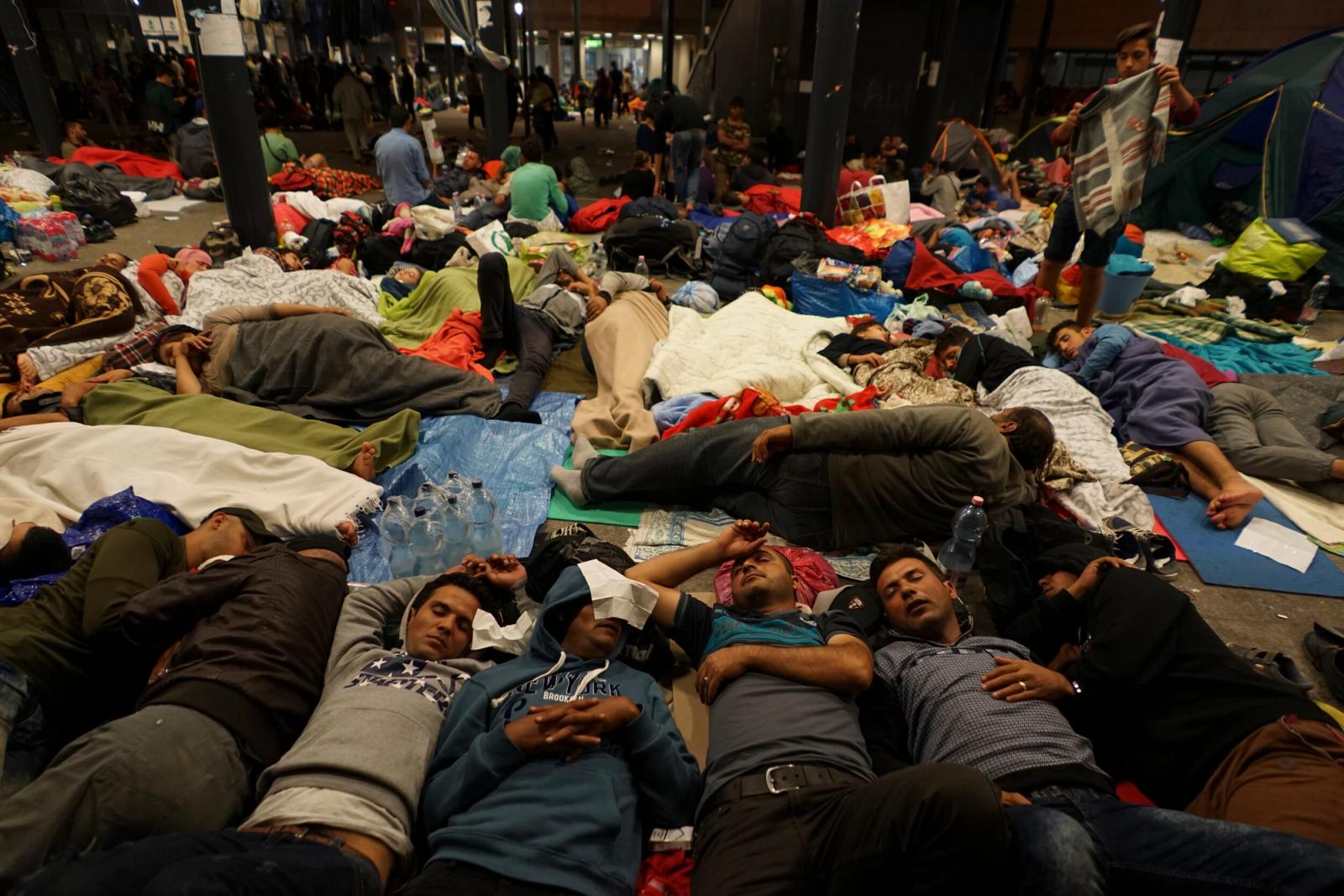 Shutdowns of Bosnian Migrant Camps Leaves Asylum Seekers without Shelter