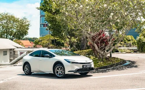 Toyota Prius Hybrid 1.8 Review: The Efficiency Champion for Enthusiasts