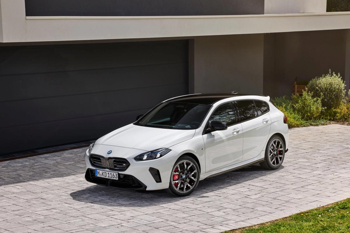BMW M135 xDrive Is A Proper Petrol-Powered Hot Hatch – photo 2