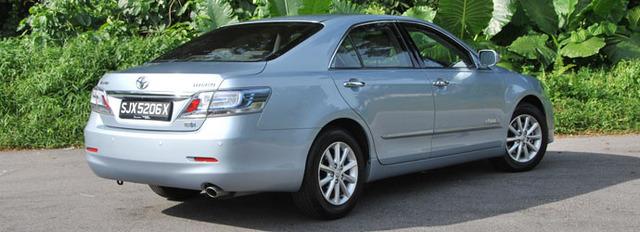 Toyota Camry Hybrid 2.4 Review: Camry gets into the Hybrid Habit – photo 1