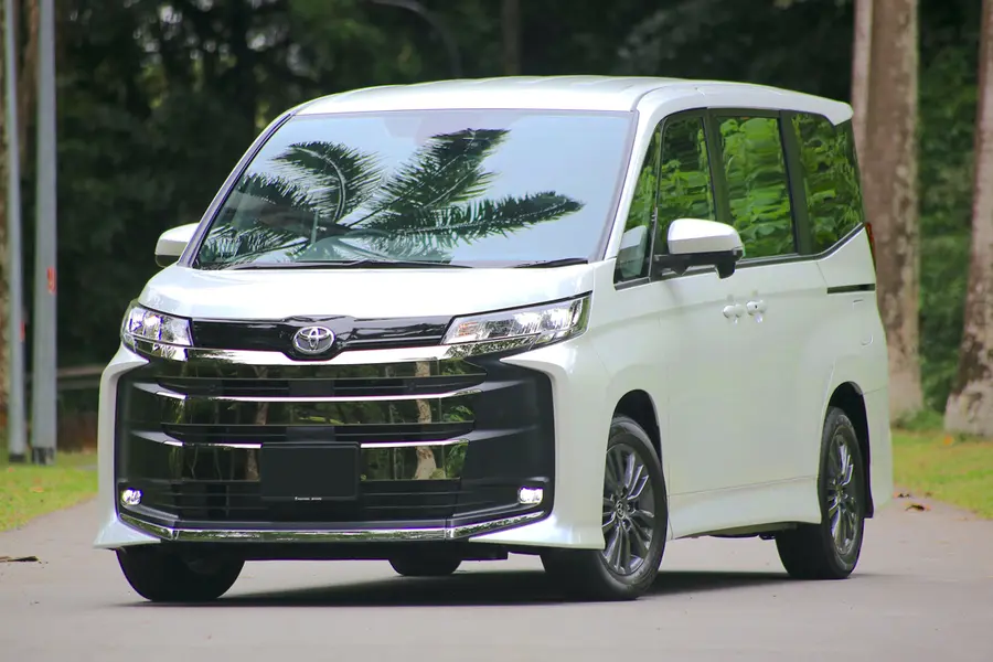 Toyota Noah Hybrid