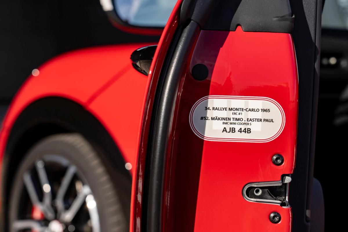MINI 1965 Victory Edition Is A Red Hot Throwback – photo 3