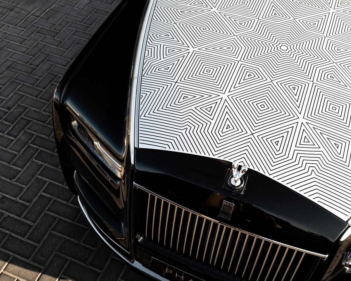 Rolls-Royce Phantom Arabesque Features A Laser-Engraved Bonnet – photo 1