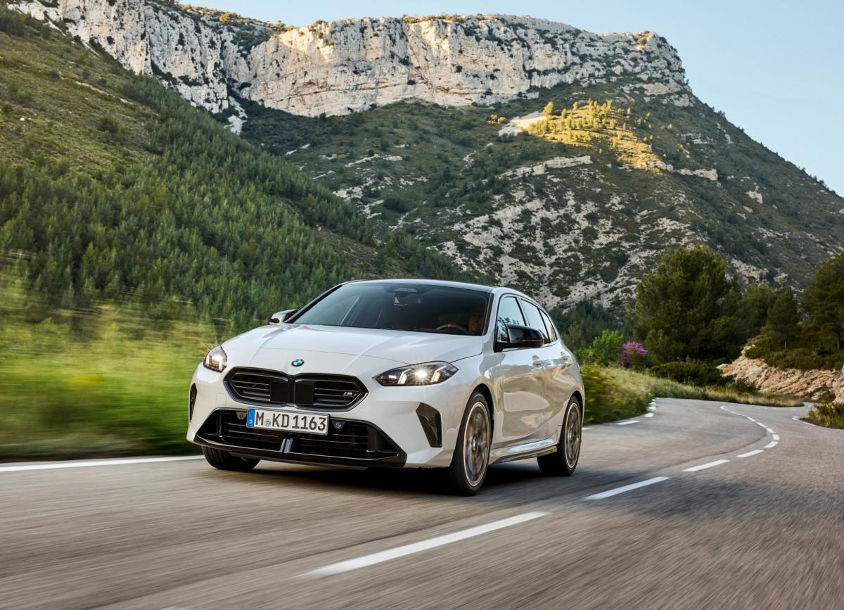BMW M135 xDrive Is A Proper Petrol-Powered Hot Hatch – photo 5