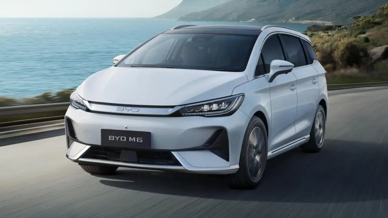 BYD M6