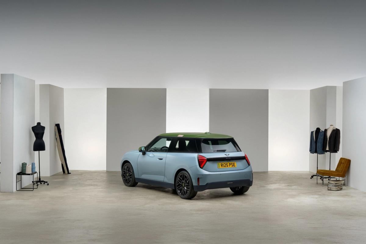 MINI Cooper SE Gets A Designer Makeover, Courtesy Of Paul Smith – photo 2