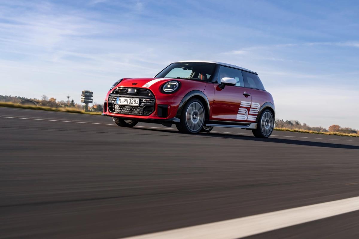 MINI 1965 Victory Edition Is A Red Hot Throwback – photo 2