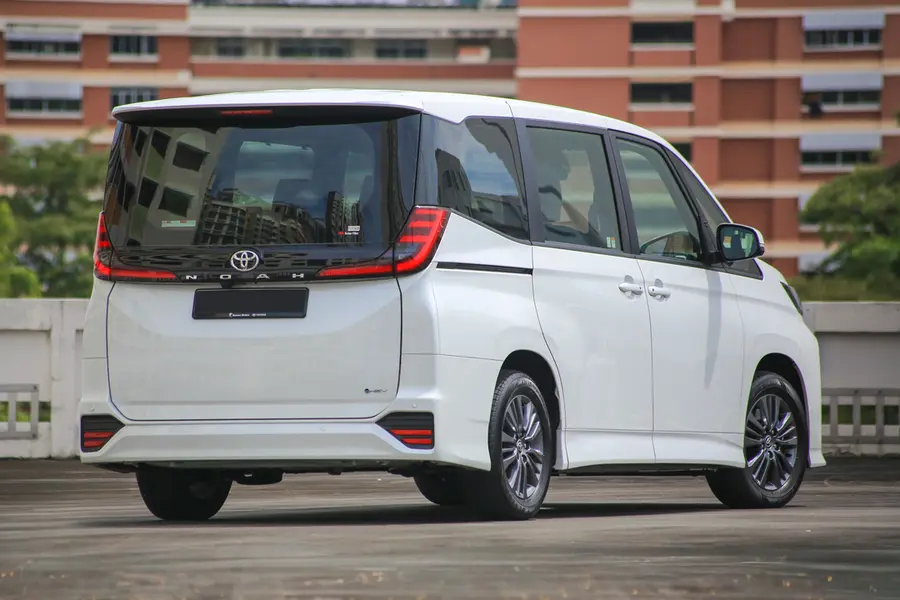 Toyota Noah Hybrid
