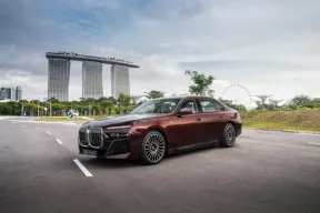 BMW i7 “Singapore Icons” Has 7 Key Landmarks Inlaid On The Dashboard 