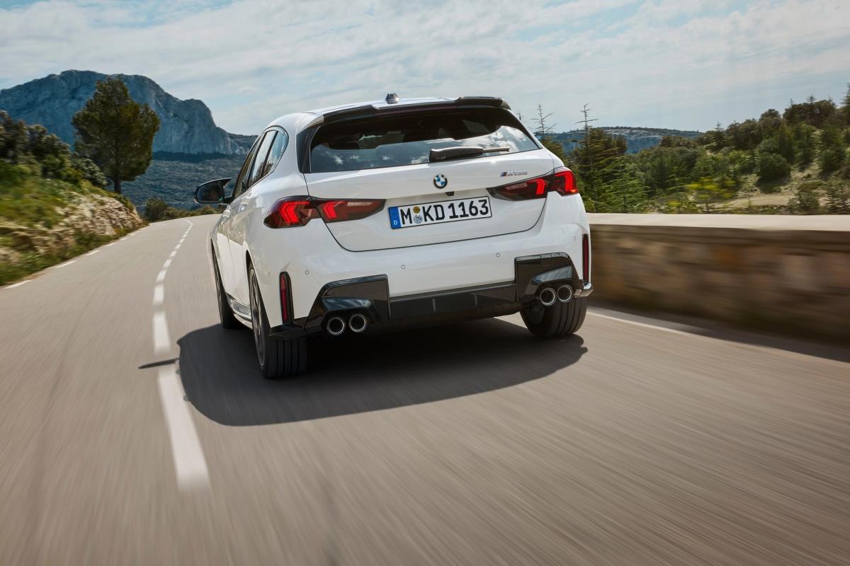 BMW M135 xDrive Is A Proper Petrol-Powered Hot Hatch – photo 3