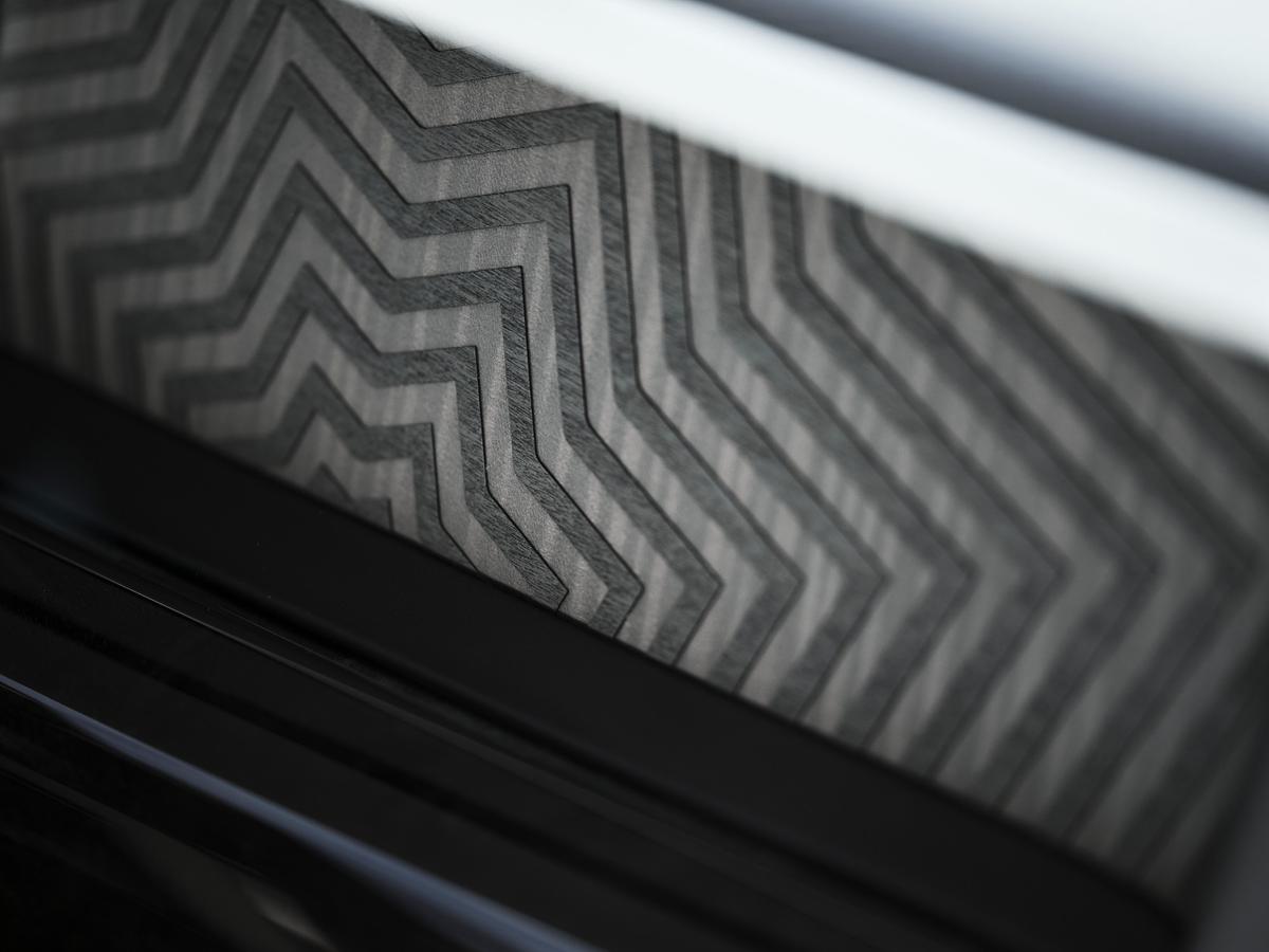 Rolls-Royce Phantom Arabesque Features A Laser-Engraved Bonnet – photo 3
