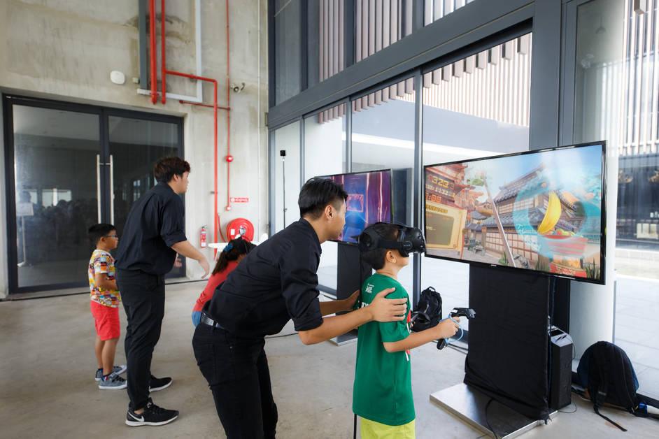 Durians, VR Gaming and Turbos?! – photo 5