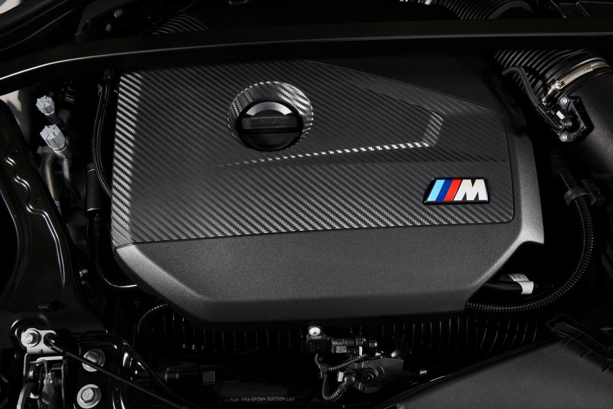 BMW M135 xDrive Is A Proper Petrol-Powered Hot Hatch – photo 4