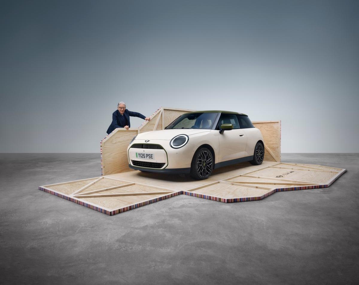 MINI Cooper SE Gets A Designer Makeover, Courtesy Of Paul Smith – photo 1