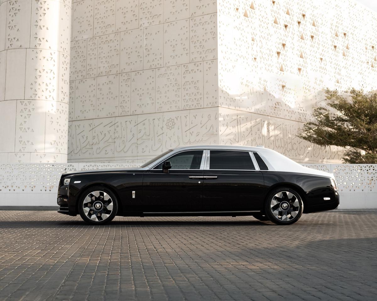 Rolls-Royce Phantom Arabesque Features A Laser-Engraved Bonnet – photo 2
