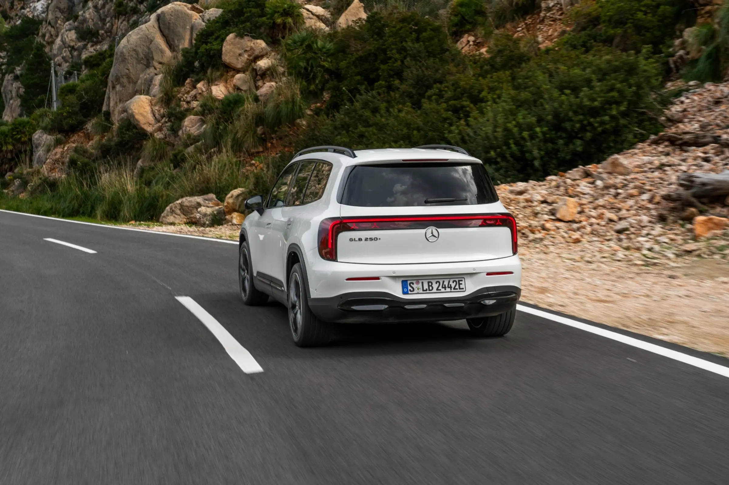 Mercedes-Benz Expands EV Line-Up With New 7-Seater GLB