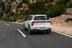 Mercedes-Benz Expands EV Line-Up With New 7-Seater GLB