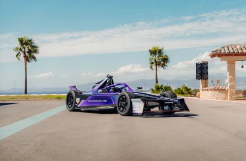 Porsche’s New Formula E Racer Is A 862kg Lightning Bolt