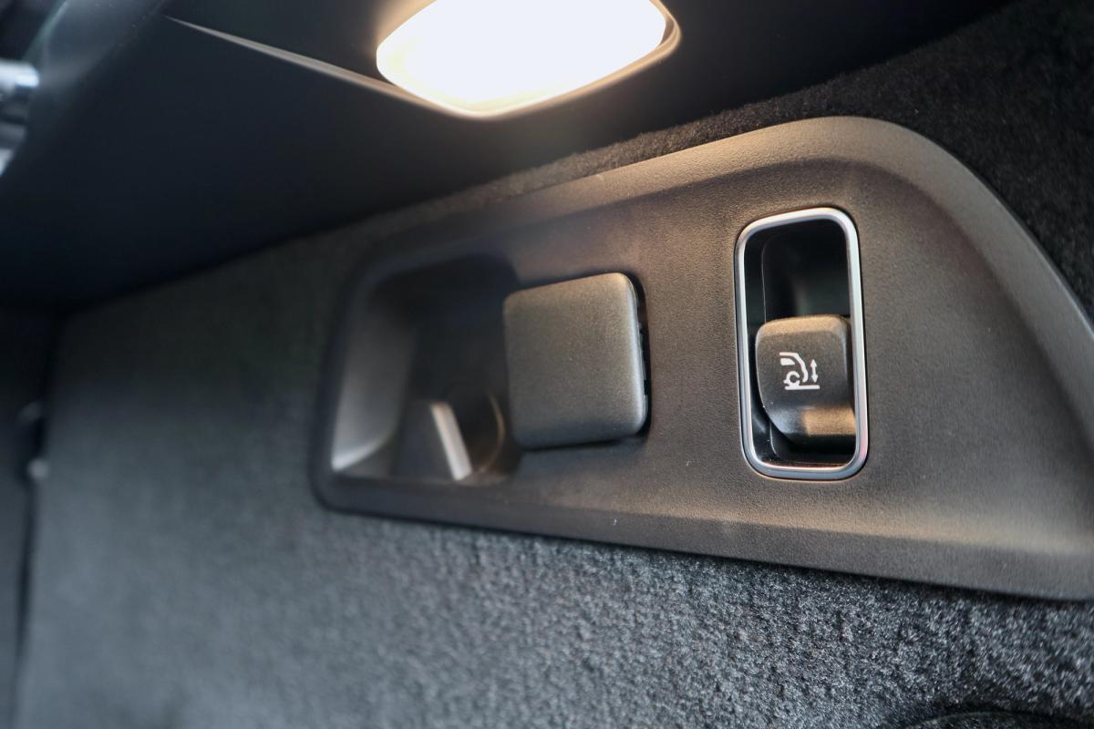 Mercedes-Benz GLE 400e Coupe 4Matic Review: Plugging Into Prestige – photo 52