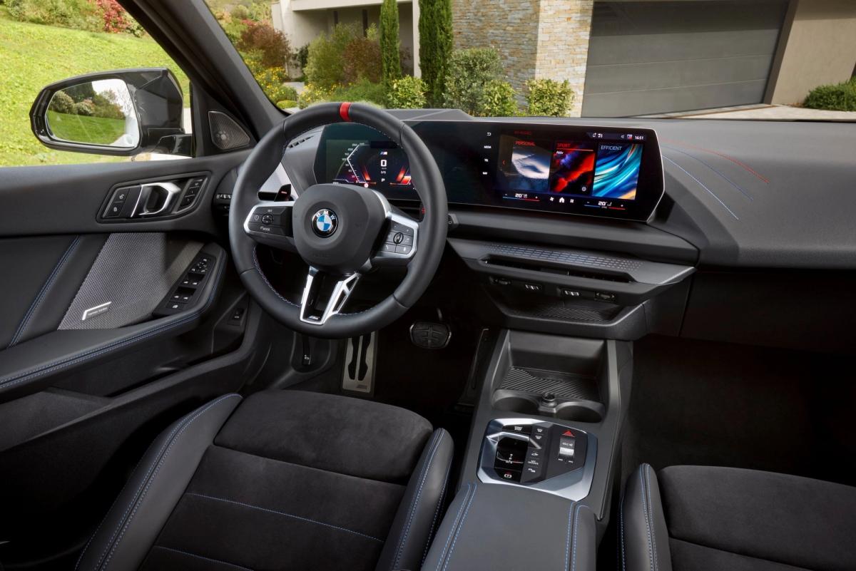 BMW M135 xDrive Is A Proper Petrol-Powered Hot Hatch – photo 1