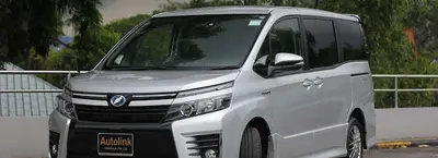 Toyota Voxy Review