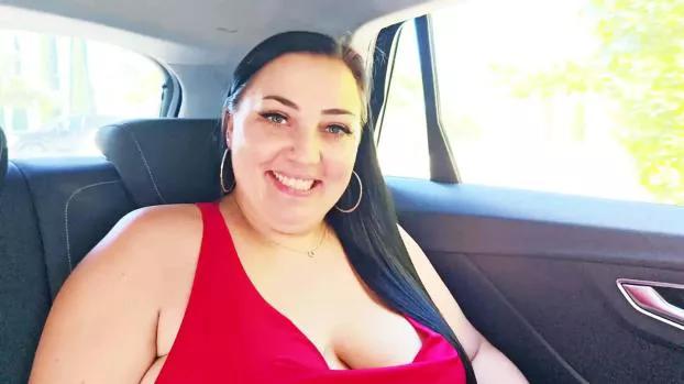 [JacquieEtMichelTV] Julia (31, is the center of attention for two guys! | Xporn