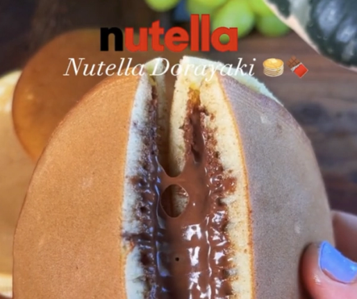 Japanese Dorayaki filled with Nutella 🥞🍫