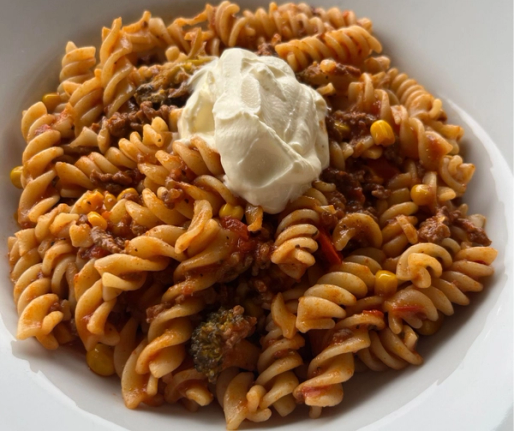 Pasta with minced meat and vegetable sauce