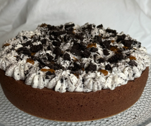 Sticky chocolate cake with Oreo fluff and Dulce de Leche