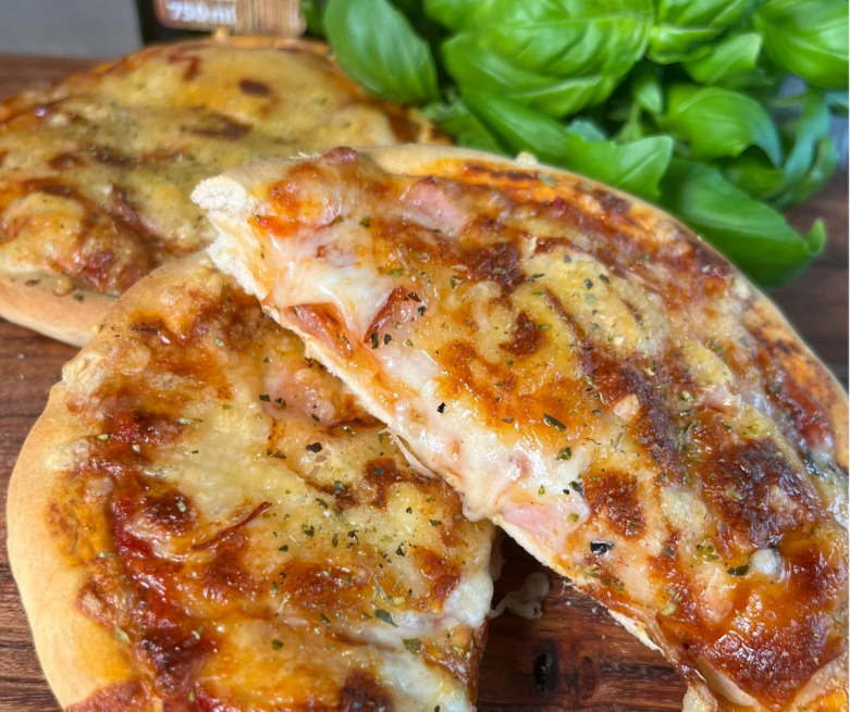 Enkelt och snabbt pizzarecept utan jäsning - redo på bara 20 minuter! 🍕