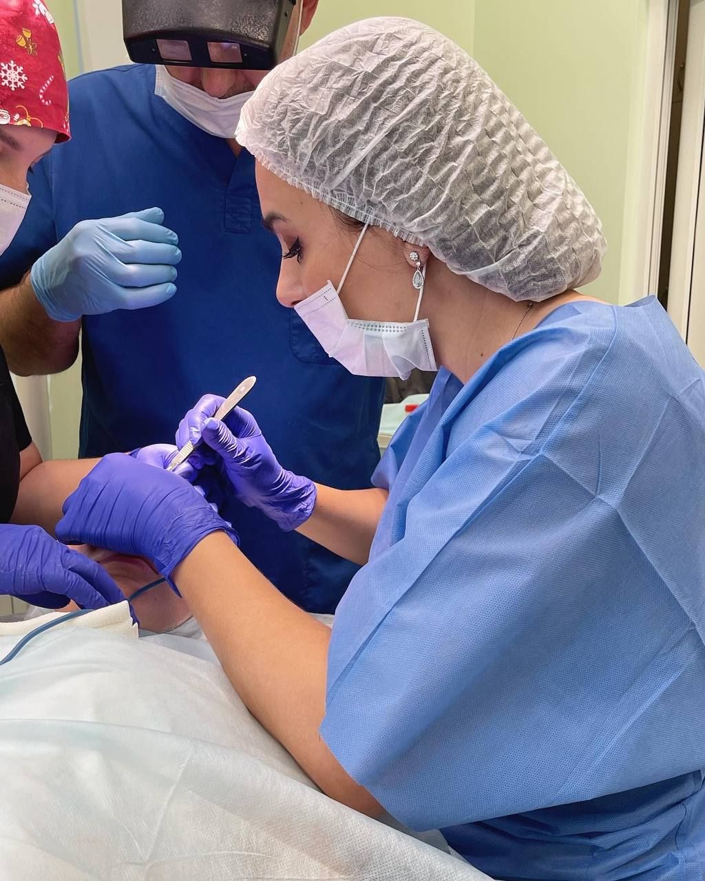 Пластический хирург пластика операции ринопластика липосакция маммопластика увеличение груди липофилинг блефаропластика фейслифтинг подтяжка лица брахиопластика круропластика бодипластика рубцовые деформации реконструкция 