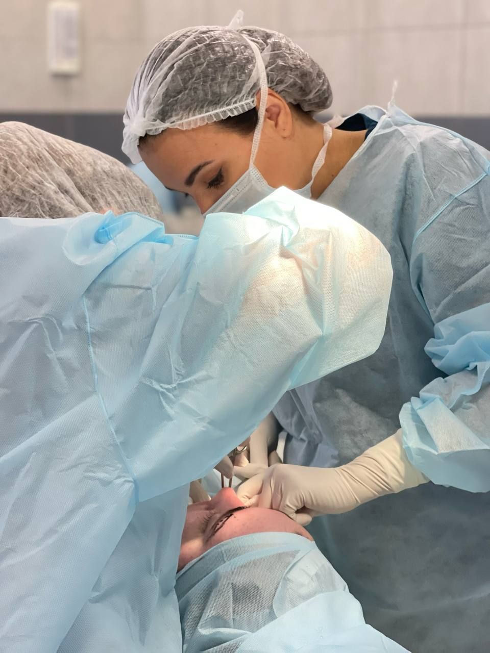 Пластический хирург пластика операции ринопластика липосакция маммопластика увеличение груди липофилинг блефаропластика фейслифтинг подтяжка лица брахиопластика круропластика бодипластика рубцовые деформации реконструкция 