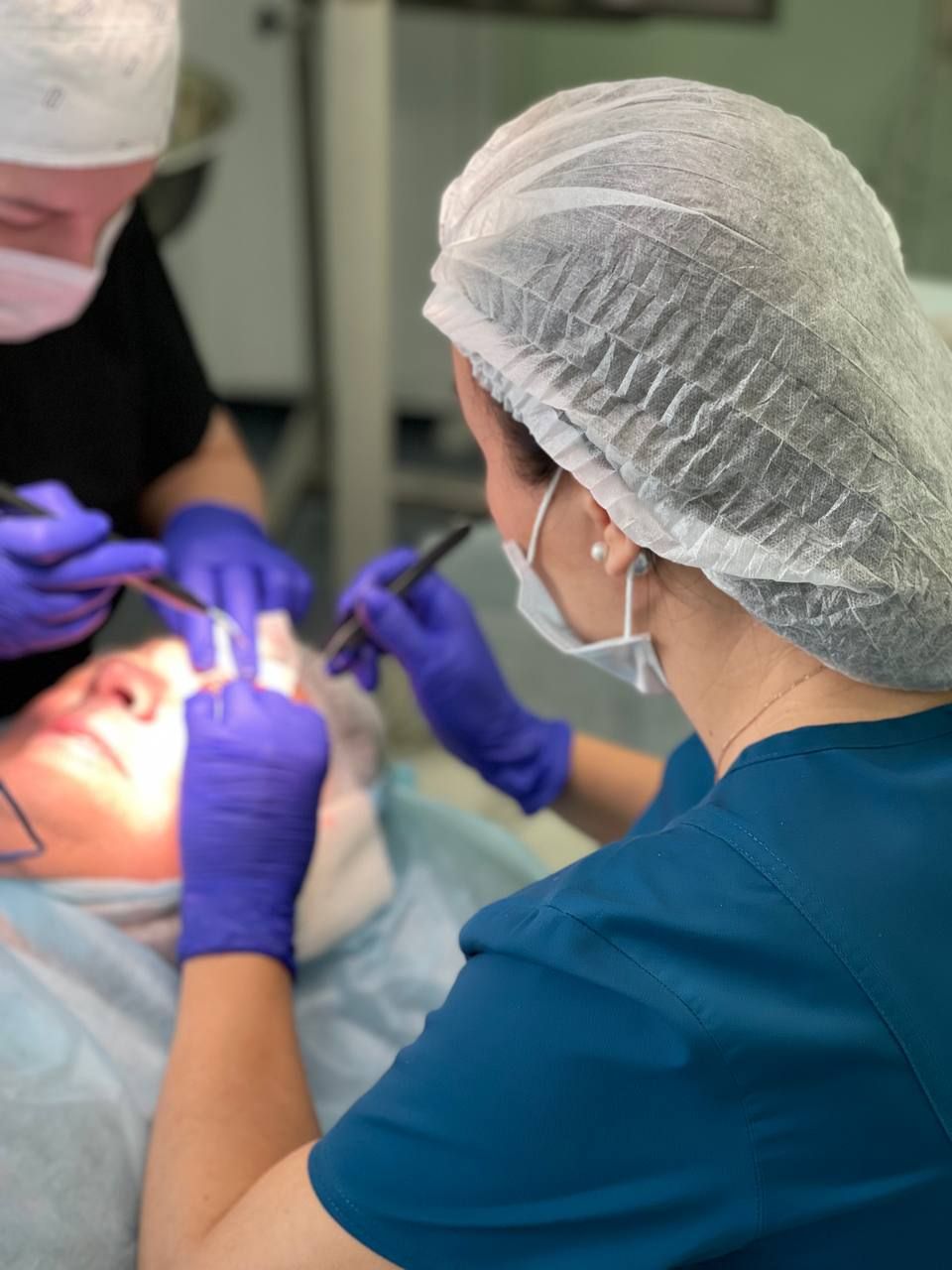 Пластический хирург пластика операции ринопластика липосакция маммопластика увеличение груди липофилинг блефаропластика фейслифтинг подтяжка лица брахиопластика круропластика бодипластика рубцовые деформации реконструкция 