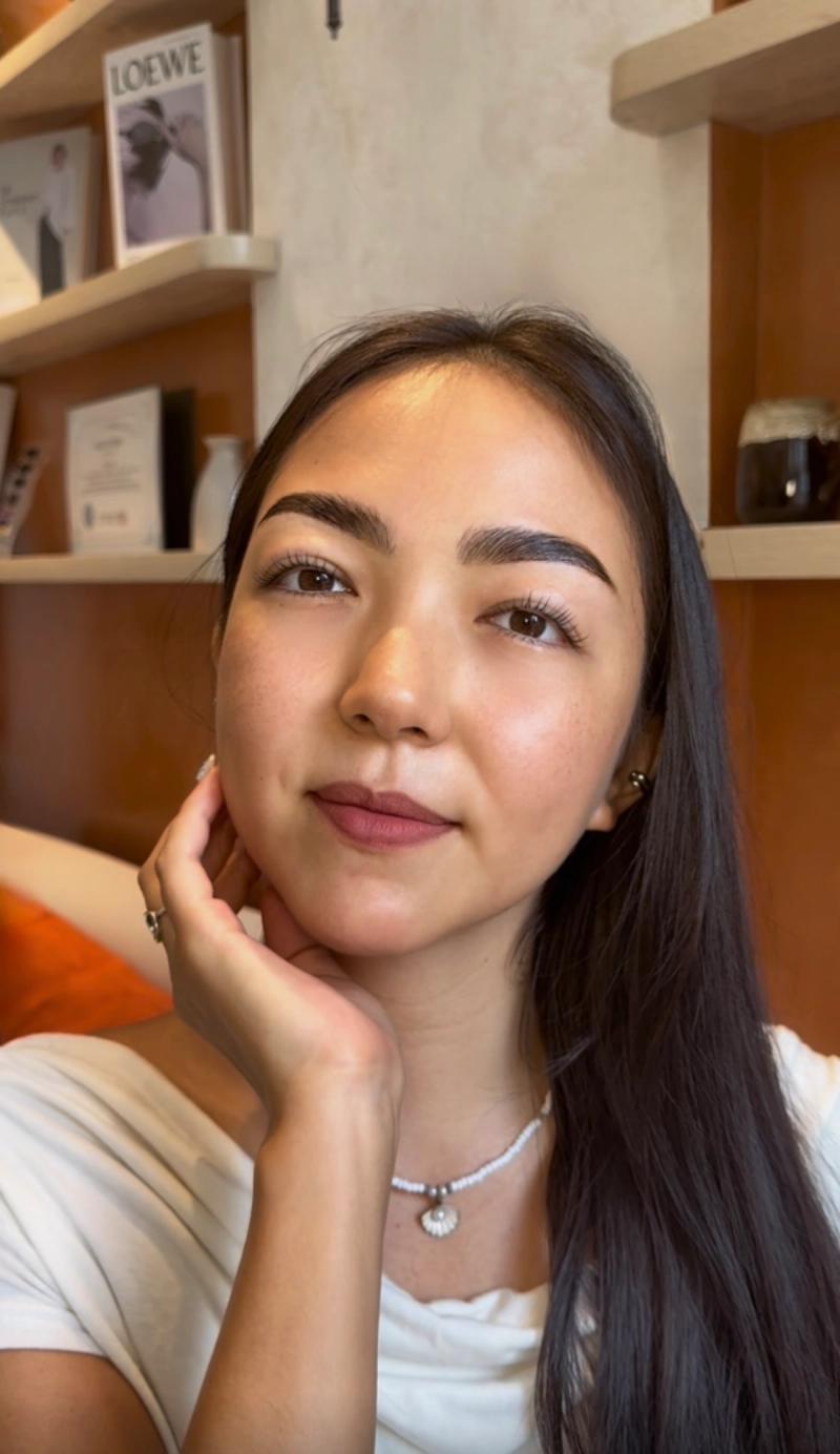 Close-up of Amanda's face after a lash lift