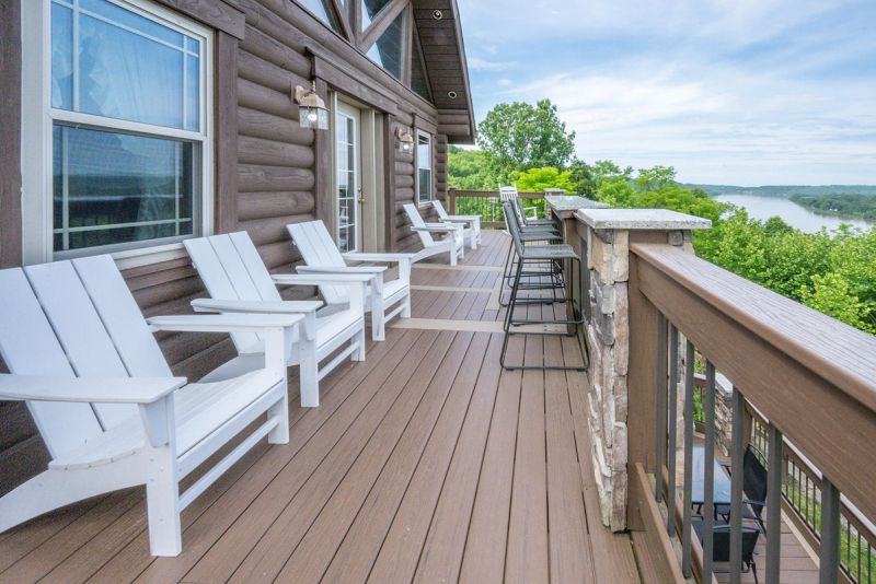Exterior of Riverside Log Cabin, Union KY