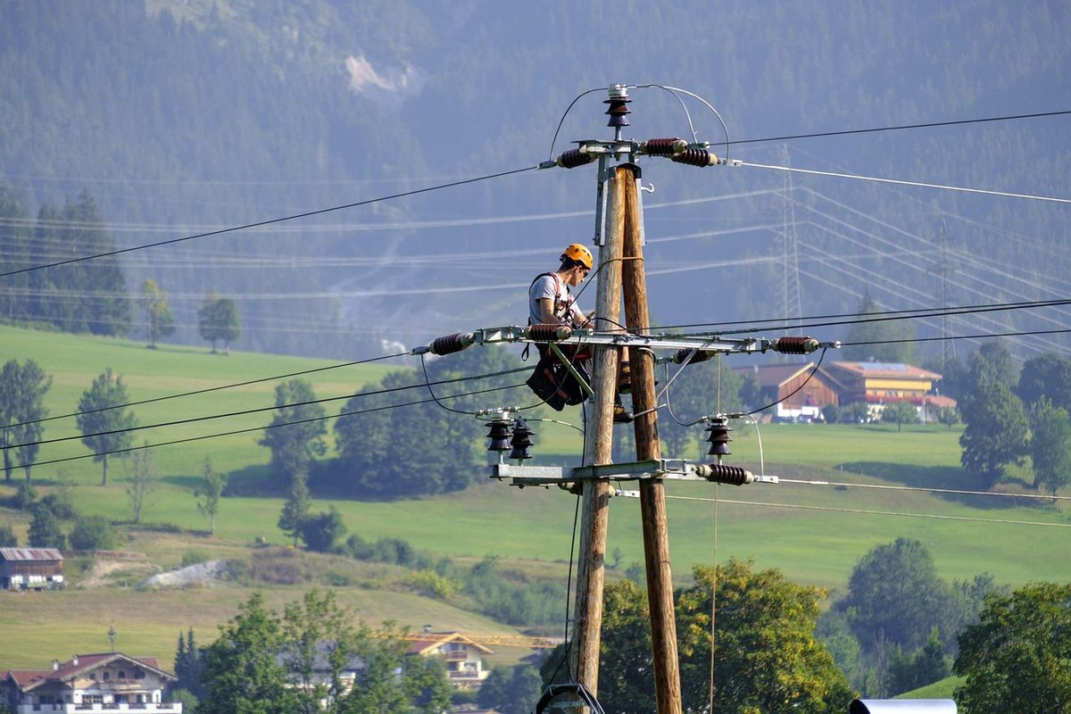 Matching the Right Skill Level to the Right Wire: AI-Assisted Job Assigning for Electricians
