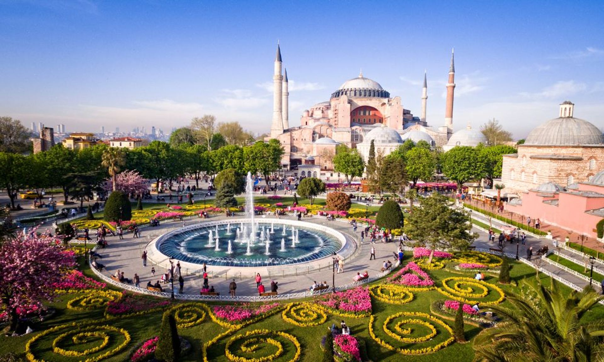 Istanbul Travel Guide: How to Explore Turkey’s Historic Gateway