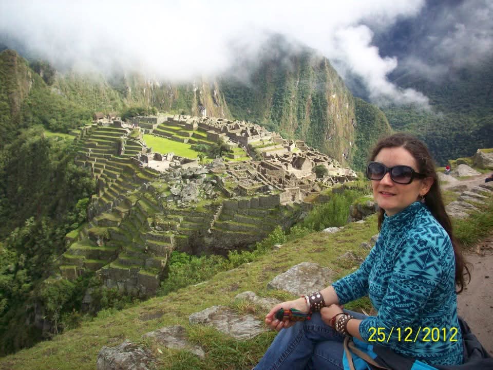 myrna en las ruinas de machupichu
