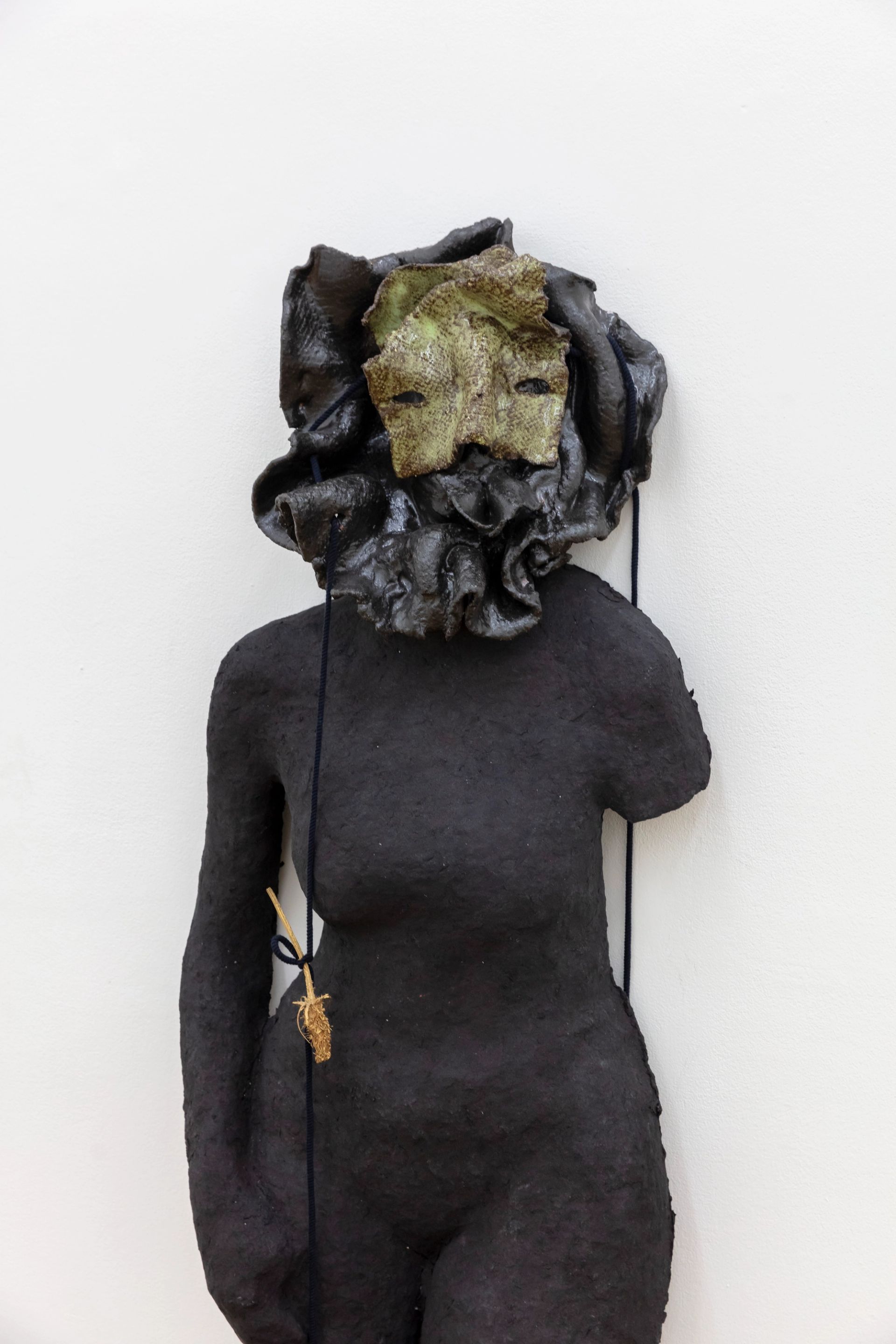 Anousha Payne, Old Snake, 2024, glazed ceramic stoneware, string, bronze, head approx. 40 × 40 × 20 cm