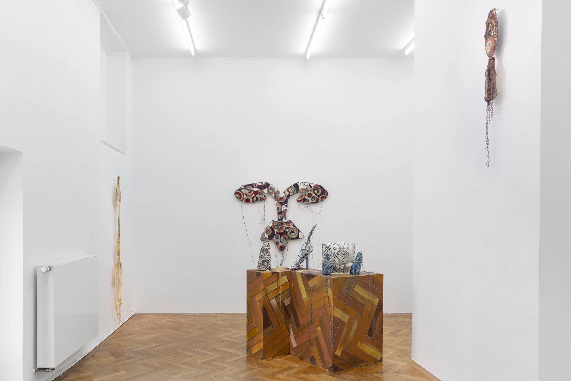 Ana Navas, Zigzag & other Ws, 2022, installation view, photo: Sebastian Kissel