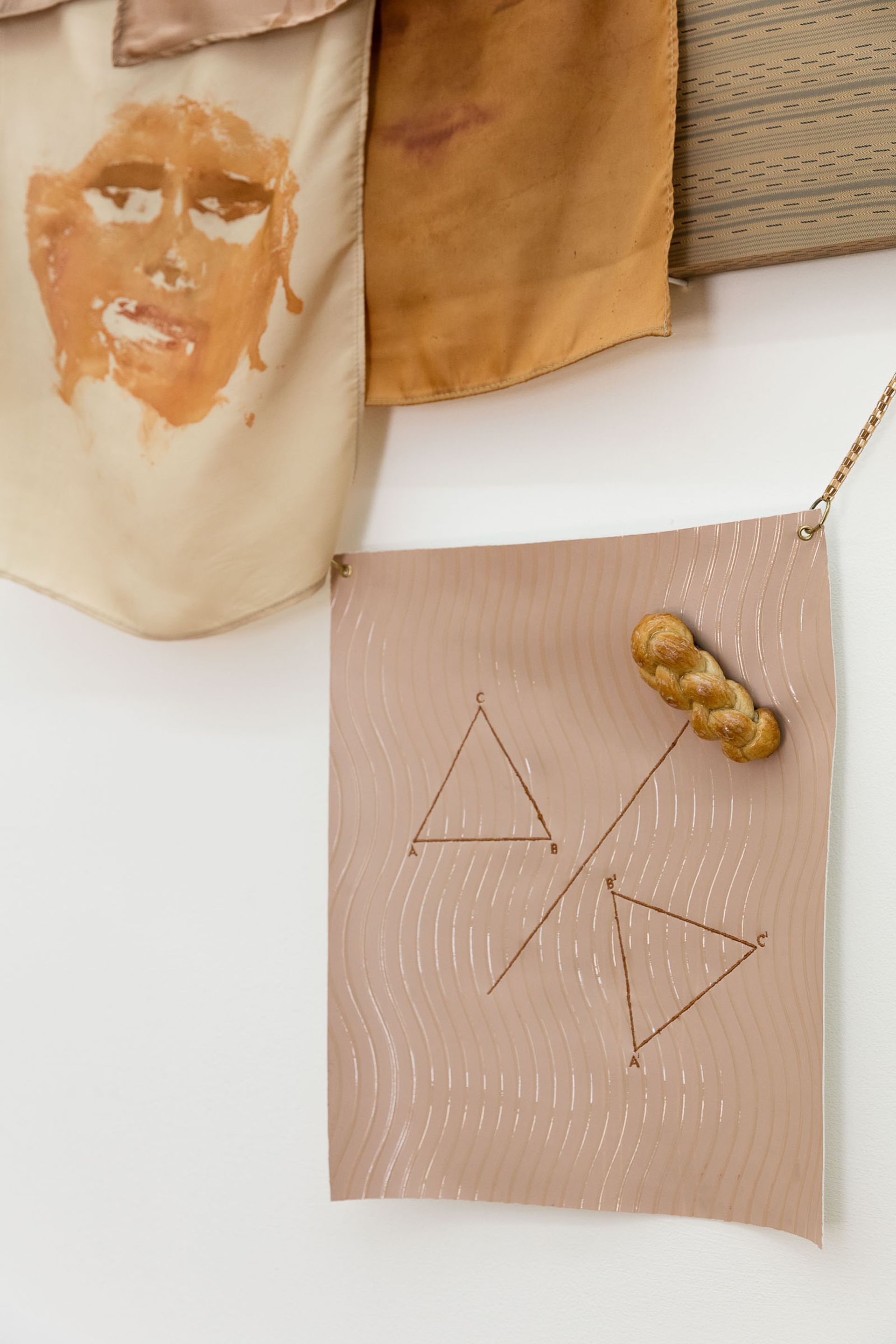 Ana Navas, Pyramide (Detail), 2018, fabric, hair, silk paint, bread, epoxy, 145 × 155 cm, photo: Sebastian Kissel