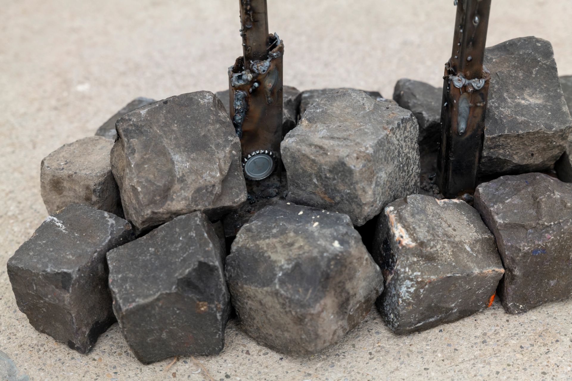 Anna McCarthy, Butterfly Vision, 2025, metal, stone, wire, 210 × 30 × 60 cm, dimensions variable