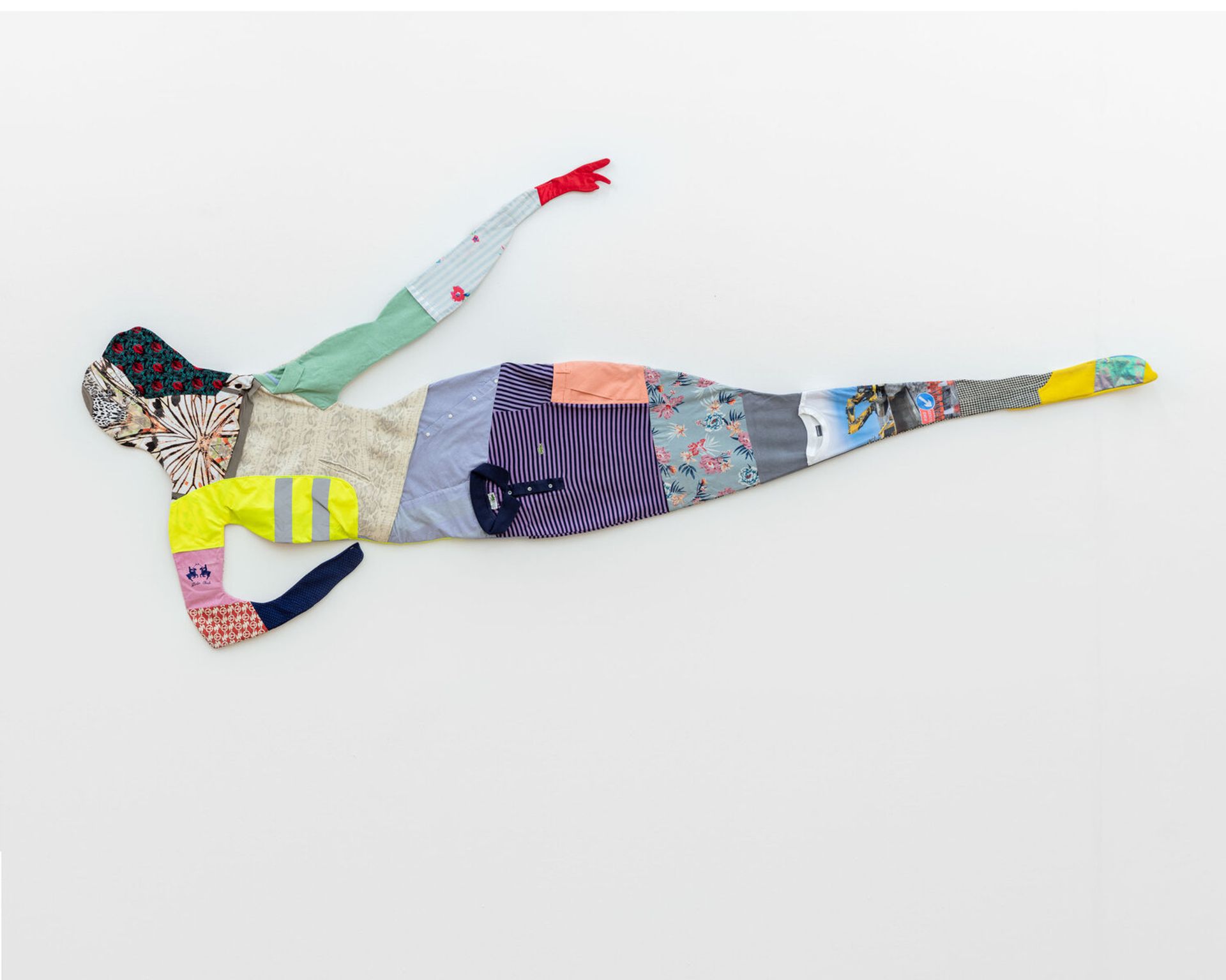 Malte Zenses, Du und Ich, sehr müde #2, 2020, second-Hand Garments, 300 × 120 cm