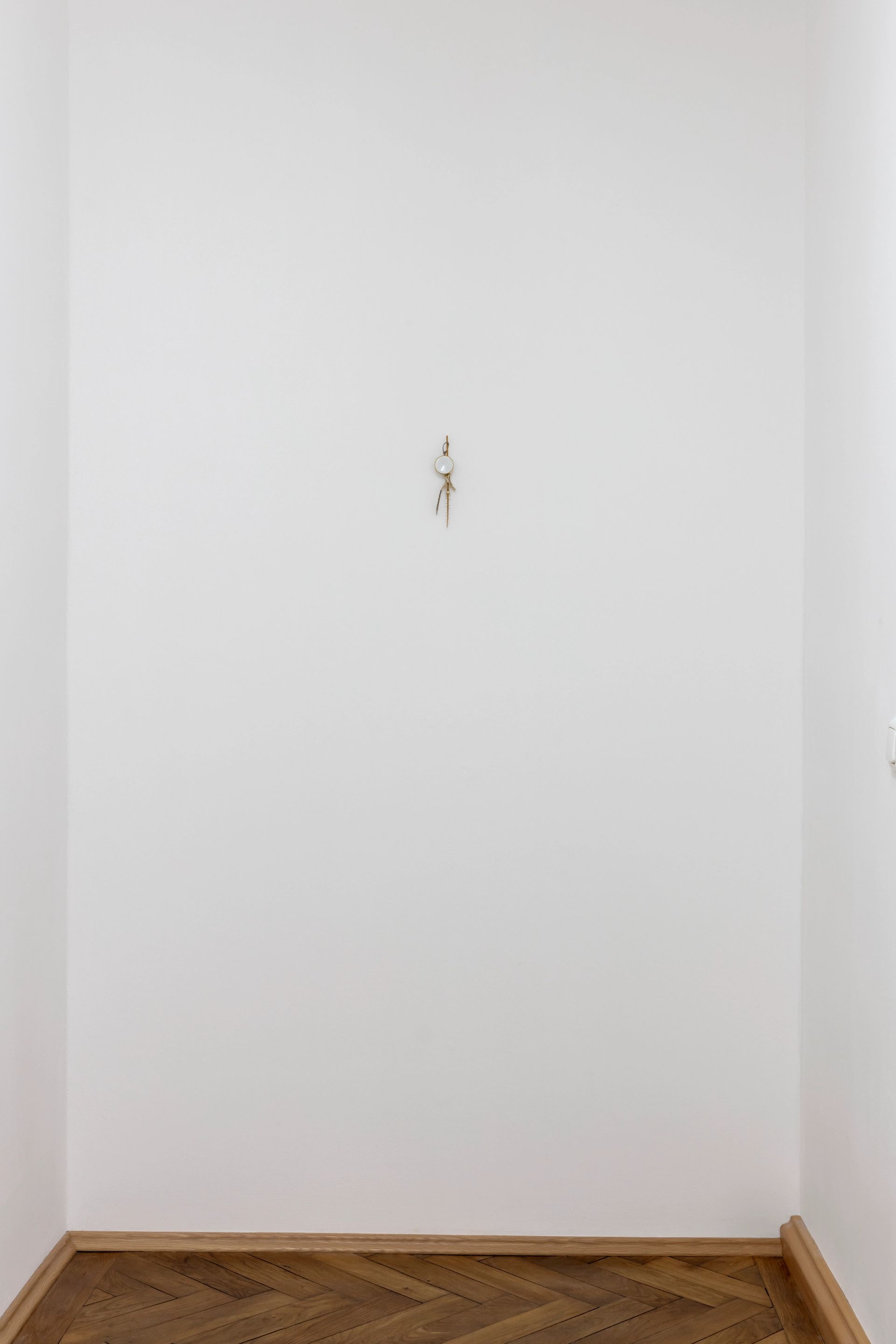David Fesl, Untitled, 2022, plastic, plastic comb, oak skewer, porcelain teapot knob, tin lid, mechanical pencil refill, 18 × 4.2 × 1.9 cm, photo: Sebastian Kissel