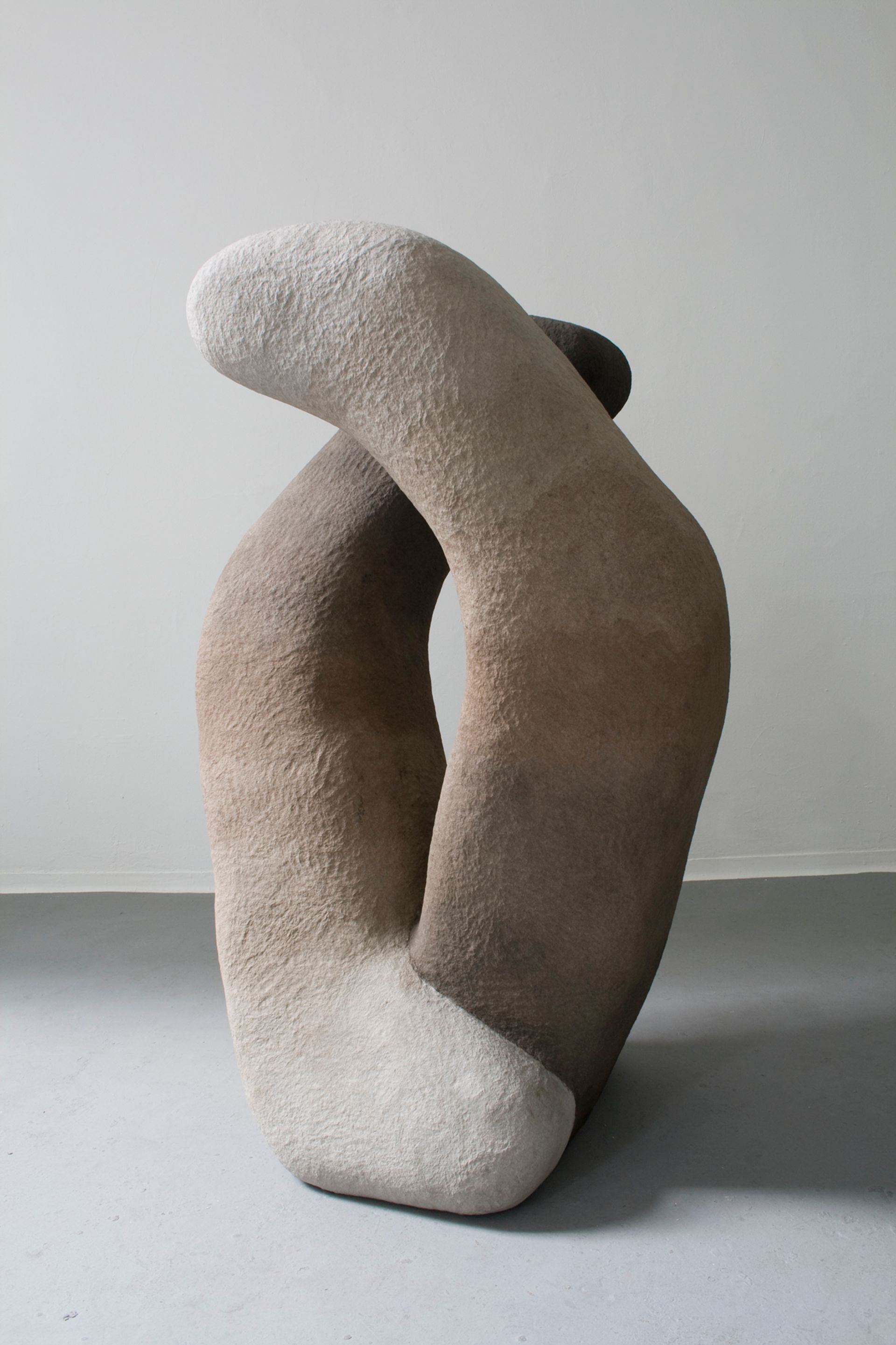 Ana Navas, Yin-Yang, 2014, styrofoam, papier mâché, pigment color, 153 × 93 × 70 cm