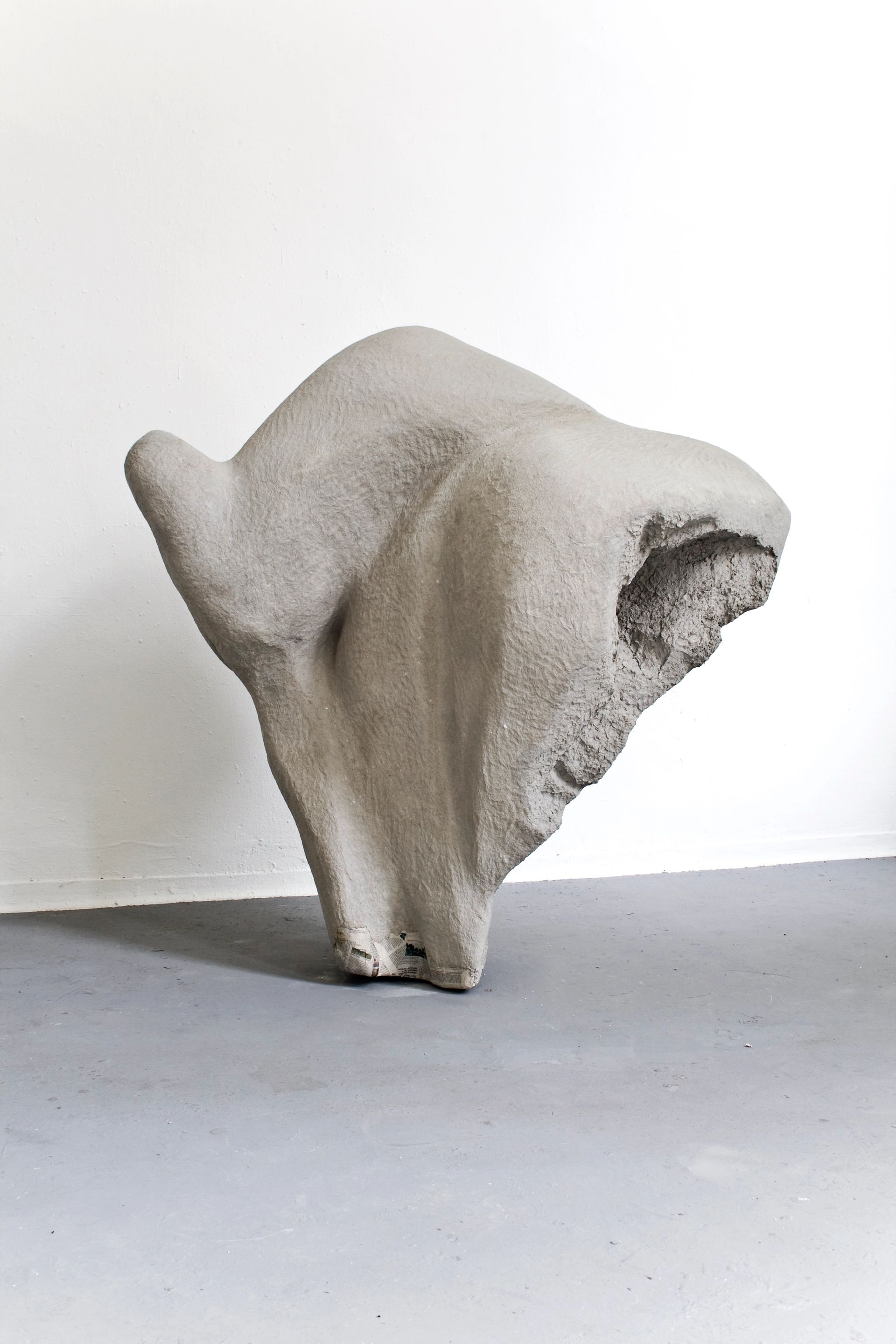 Ana Navas, Elegance (Sarah-Jane), 2014, styrofoam, papier mâché, acrylic, 150 × 165 × 115 cm