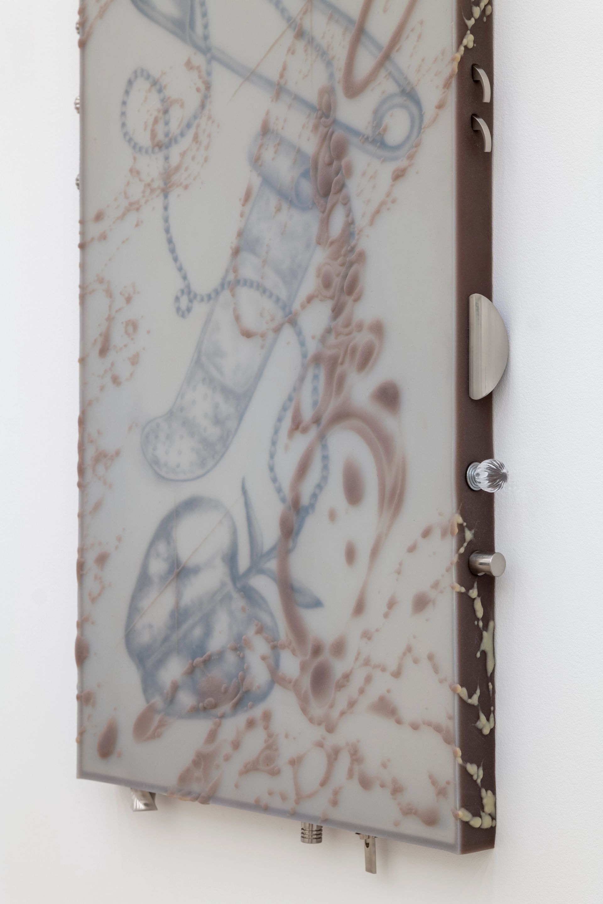 ASMA, Drawer N’ Locket, 2022, Platinum silicone, aluminium frame, metal and plastic handles, 103 × 56 × 4.5 cm (Courtesy: House of Gaga, Guadalajara)