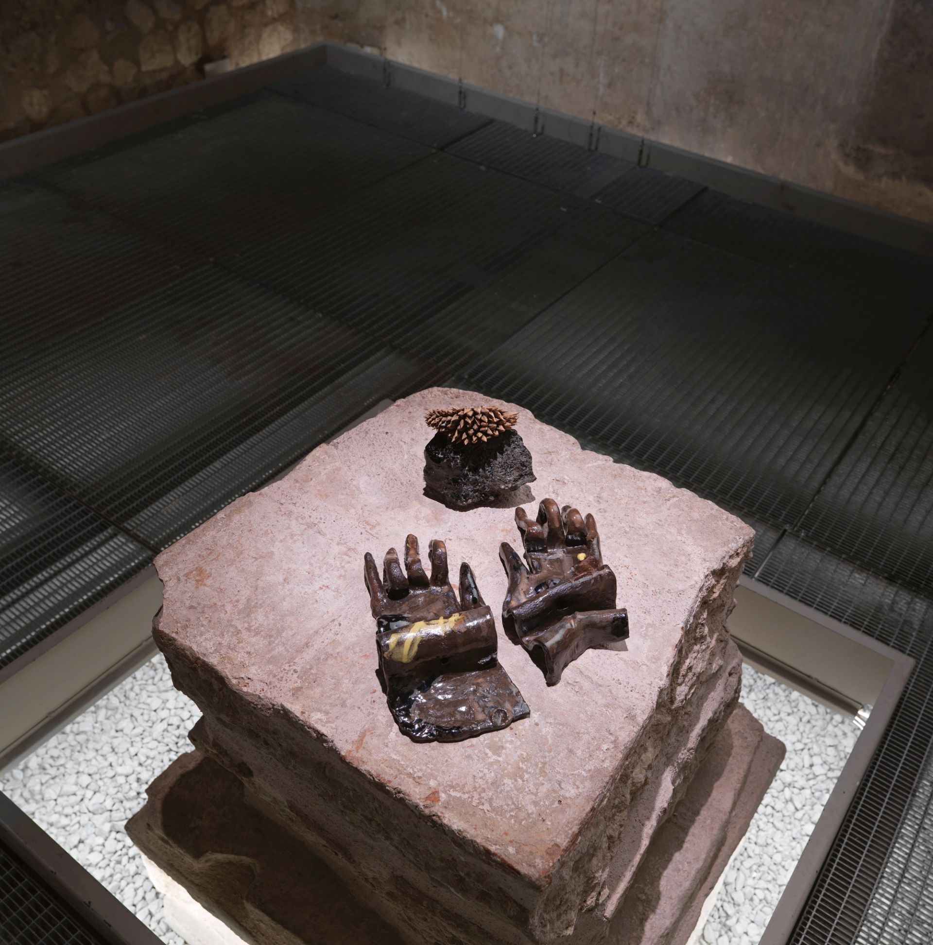 Anousha Payne, in awe of a falling sun, 2025, ceramic, glass, bronze, Installation view at Zeyrek Çinili Hamam, Photo: Hadiye Cangökçe